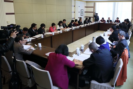 民建上海市第十三次代表大会举行分组会议