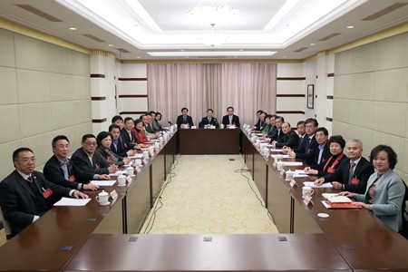 主席团第二次会议