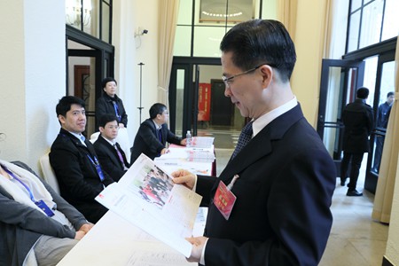 周汉民浏览《新民周刊》文章